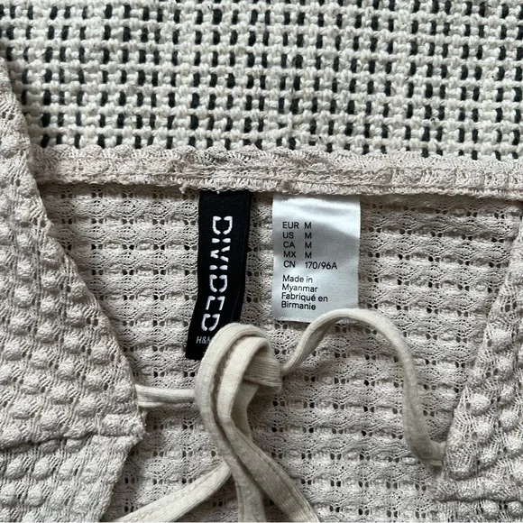 H&M Divided Textured Cream Crop Top - Picture 4 of 7